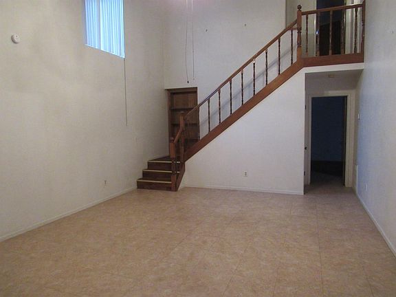 3rd image of 2348 E Tulare Ave