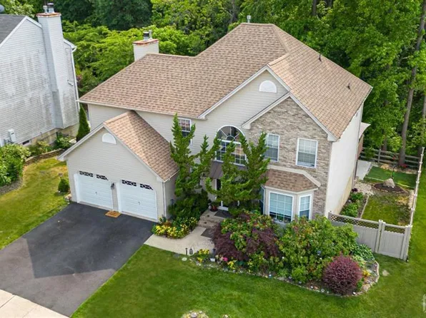 15 Kimball Dr W, Sayreville, NJ 08872