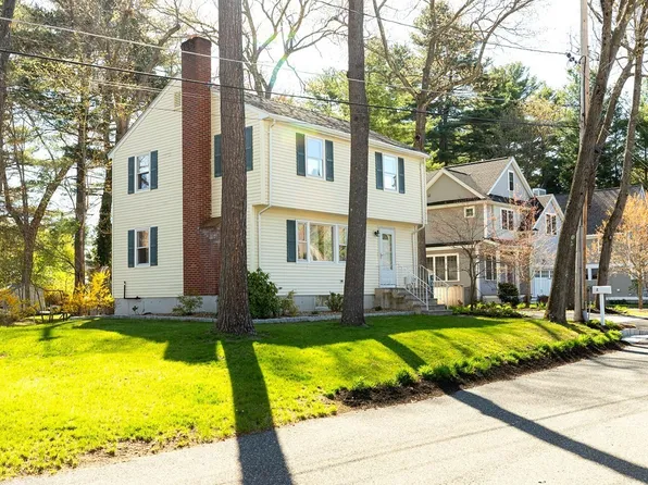 2 Marigold Ave, Wellesley, MA 02482