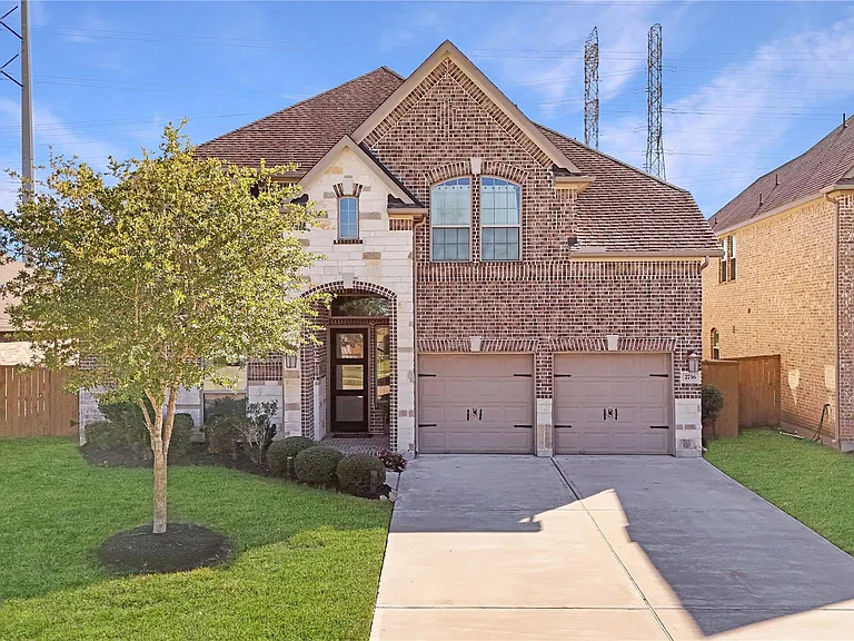 2736 Ahnya Ln — Photo 1