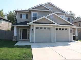 3826 Creek View Dr, Medford, OR