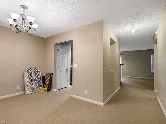 5th image of 905 Arbor Springs Dr