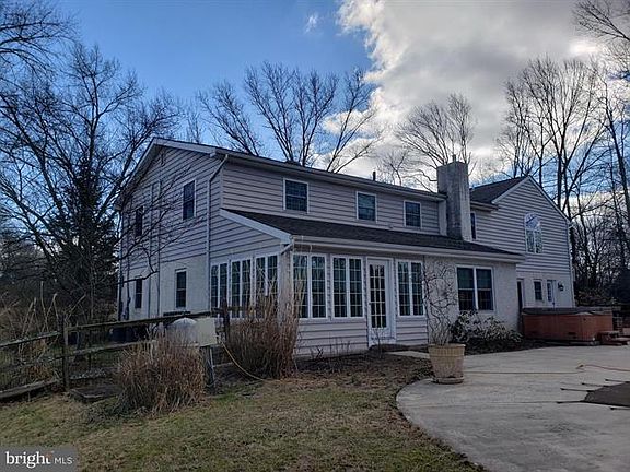 3rd image of 11 Stony Ln