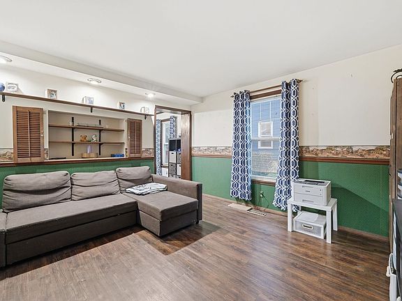 3rd image of 407 Hunter Ave