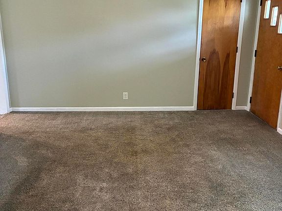 3rd image of 120 Maple Dr