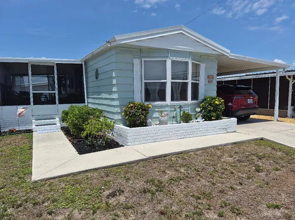 256 Discovery Ln, North Fort Myers, FL 33903