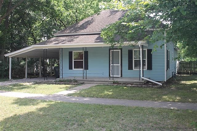 1st image of 309 E 1st St