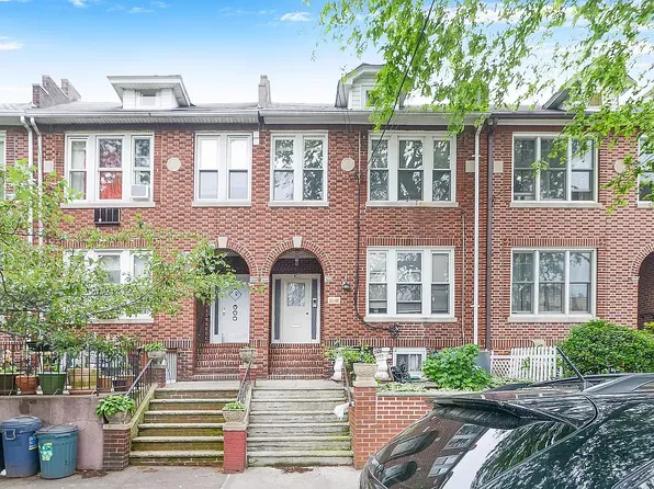 21-69 45th St, Astoria, NY 11105