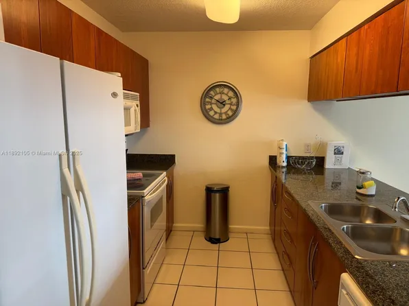 1200 Brickell Bay Dr APT 1919, Miami, FL 33131