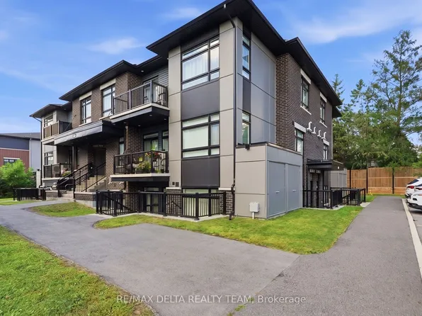 400 Rolling Meadow Cres #C, Ottawa, ON K1W 0S1