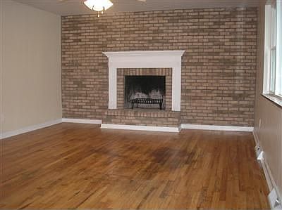 3rd image of 824 Loda Dr