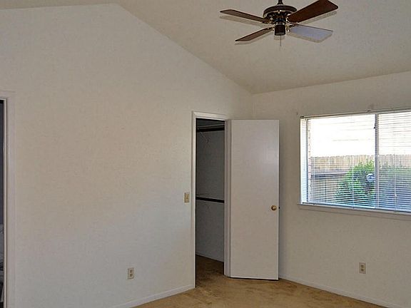 4th image of 3406 E Heatherock Cir