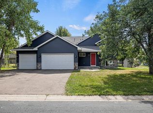 117 Mill Rd, Waconia, MN 55387