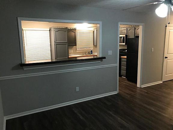 3rd image of 100 Lindsey Dr