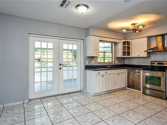 3rd image of 132 Jalapa Dr