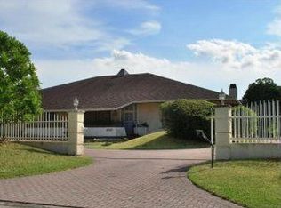 9510 E Calusa Club Dr, Miami, FL 33186
