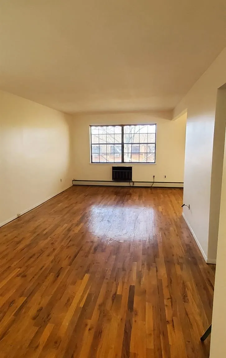 3 bed, 2.0 bath, 1200 sqft, $3,300 — Photo 4