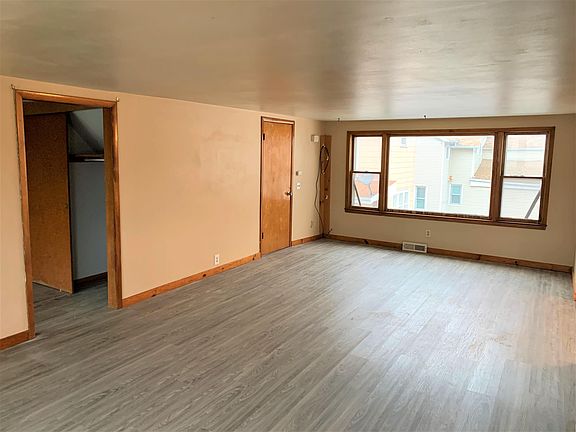 3rd image of 147 Waterman St #3