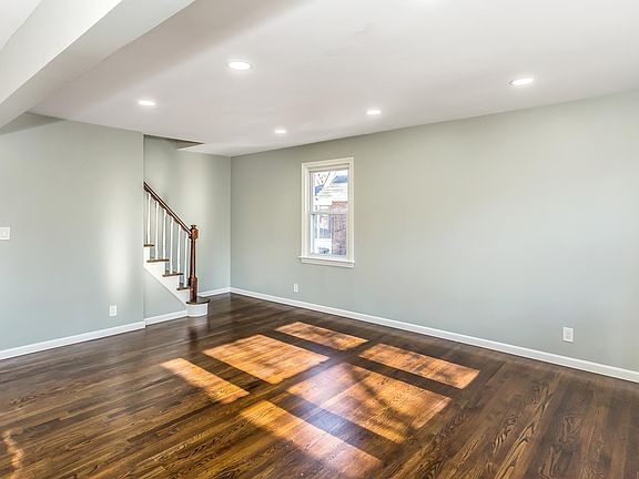 4th image of 190 Violet Ave