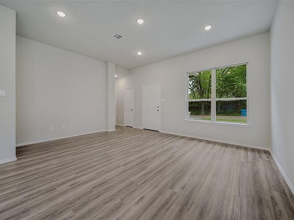 5th image of 16498 Piper Ln