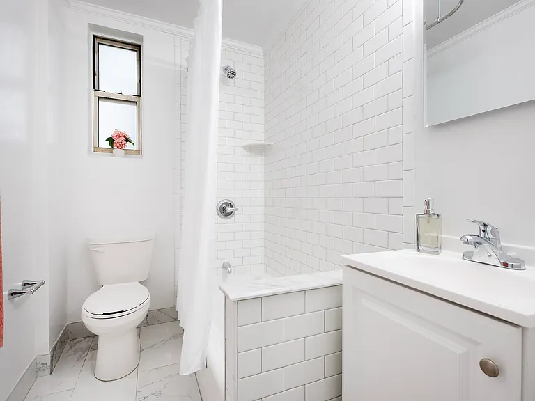 River Park Apartments — Photo 10