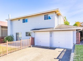 431 Glenbrook Dr, New Westminster, BC V3L 5J3