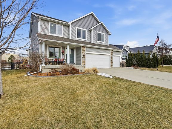 2nd image of 208 Aspen Dr NE