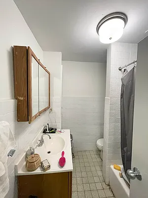 Rented by Jonis Realty | media 10