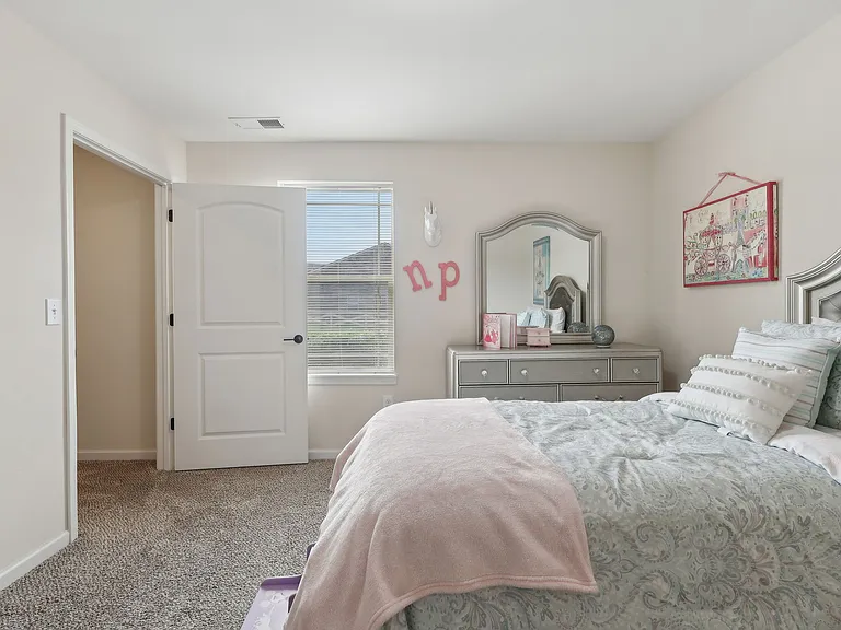 Nicholas Place Apartments — Photo 62