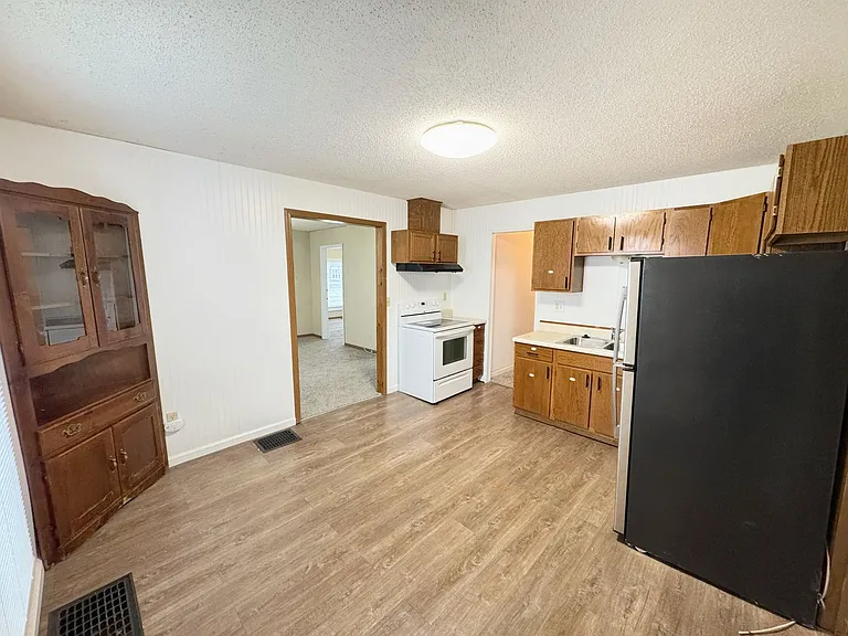 416 Grover St — Photo 10