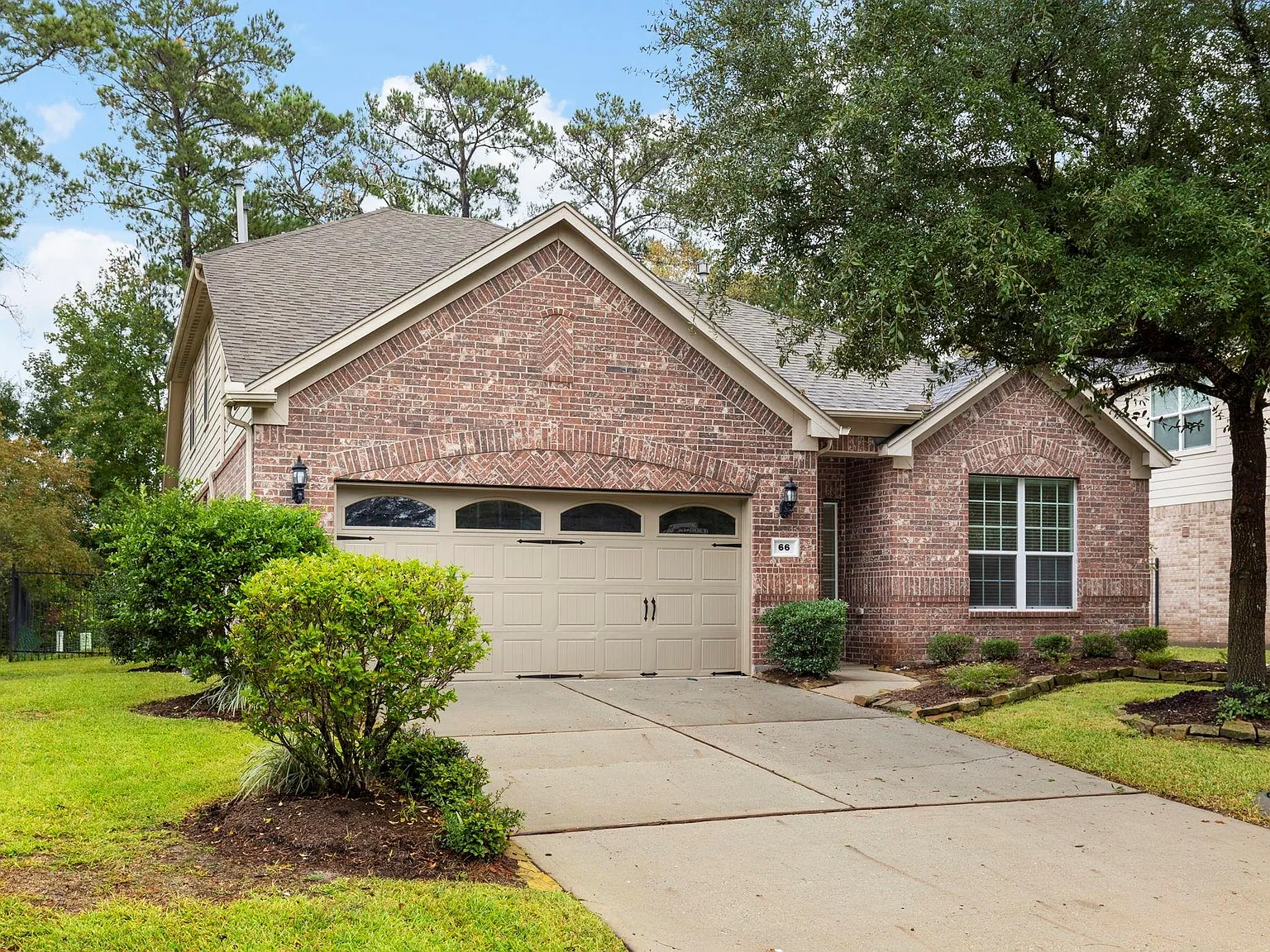4 bed, 3.0 bath, 2688 sqft, $3,600 — Photo 2