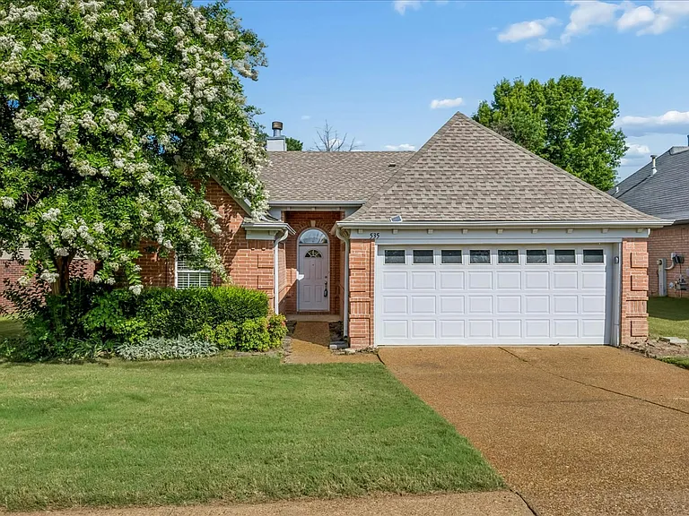 535 Pantherburn Cir S — Photo 1