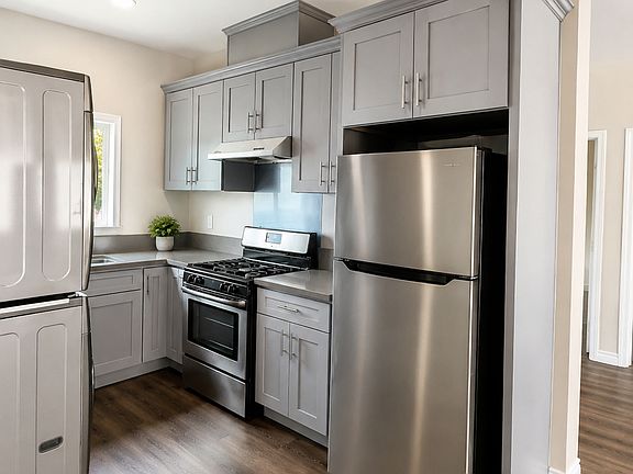 4th image of 2404 S Isabella Ave #A