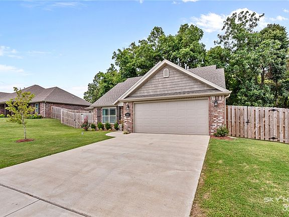 3rd image of 901 Asher Dr