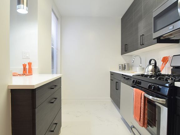 Harbor House - Kitchen - H33-04F