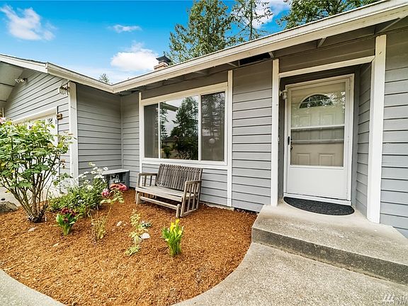 2nd image of 9402 White Fir Dr NE