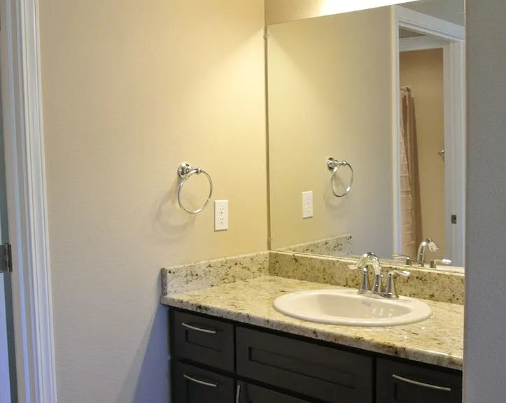 2620 Newton St — Photo 20