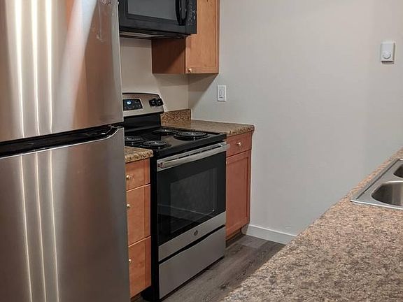 5th image of 1111 W Market St