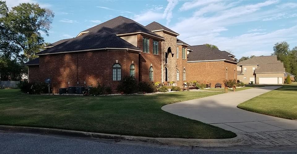 2nd image of 3202 Erinwood Pl