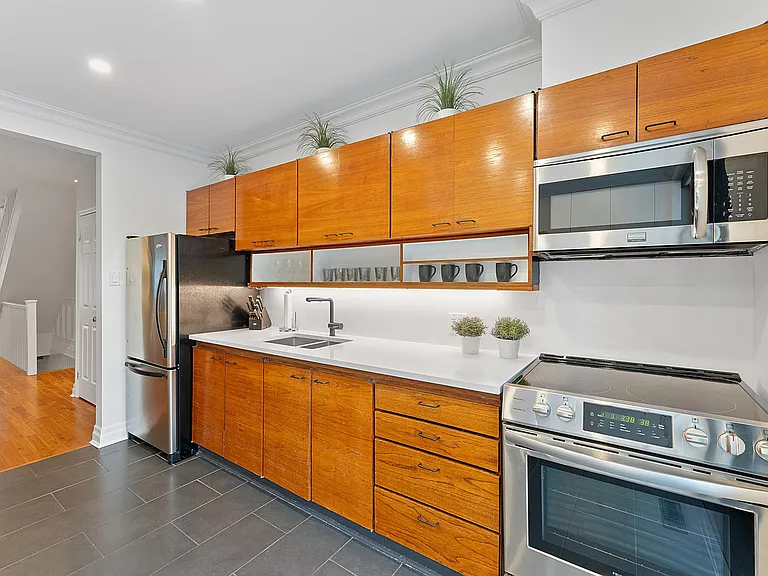 111 Summerhill Ave — Photo 18