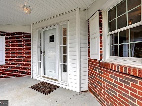 5th image of 618 Foxcroft Dr