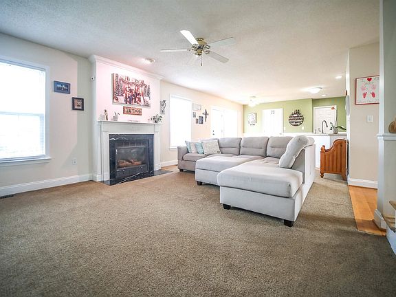 5th image of 82 Kensington Dr