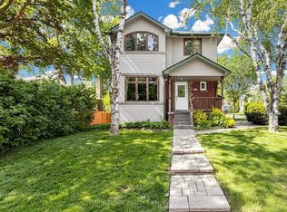 200 Burndale Ave, Toronto, ON M2N 1T3