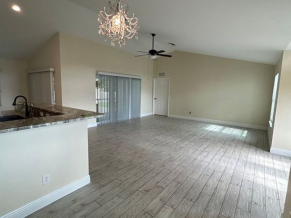3rd image of 2213 SW 13th St