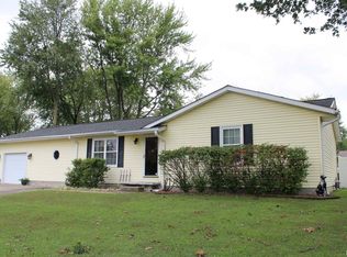 102 Lamar Dr, Salem, IL 62881