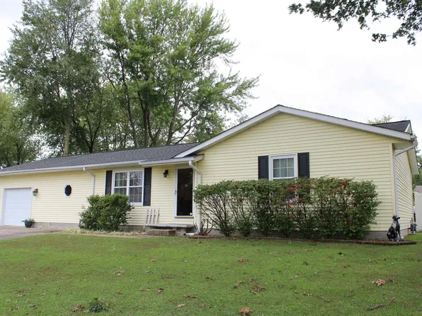 102 Lamar Dr, Salem, IL 62881