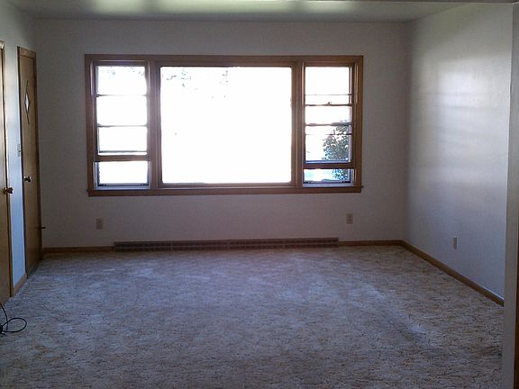 4th image of 167 W Linden St
