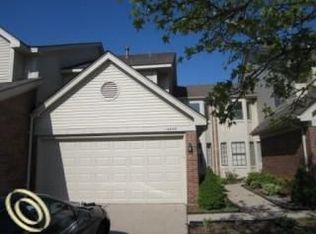 15698 Golfview Drive Ct, Riverview, MI 48193