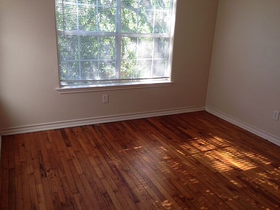 2nd image of 2927 S Staples St