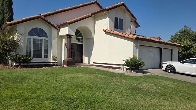 4 bed, 2.5 bath, 1755 sqft, $2,700 — Photo 1